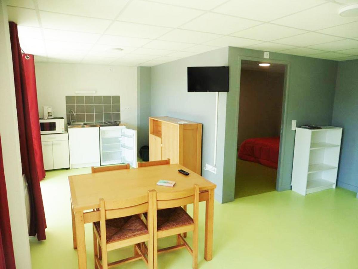 Gite Du Haut Cantal - Appartements Meubles Avec Kitchenette Et Chambres Sans Kitchenette Condat  Ngoại thất bức ảnh