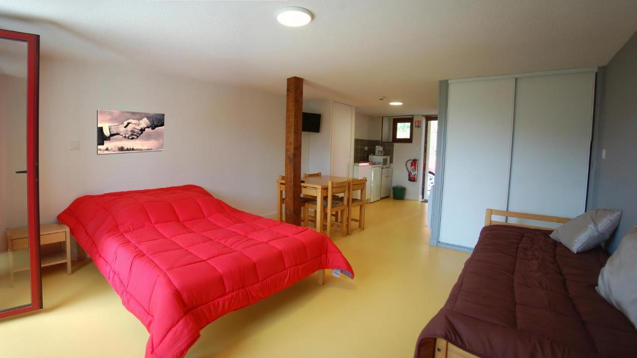 Gite Du Haut Cantal - Appartements Meubles Avec Kitchenette Et Chambres Sans Kitchenette Condat  Ngoại thất bức ảnh